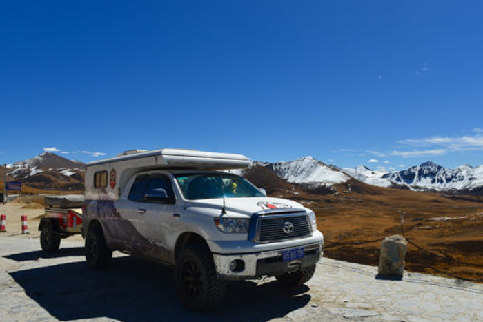 成為房車(chē)的皮卡載著全家去旅游