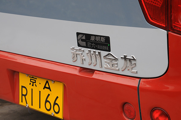 車輛尾部的歐六標(biāo)志_副本.jpg